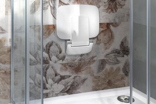 Siedzisko prysznicowe 39,2 x 25 x 5cm SAAP CW1110W Polysan złożone