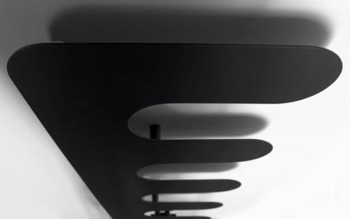 Grzejnik 490 x 1390 mm czarny mat 511 W EVOLLA MI1400 Sapho od góry