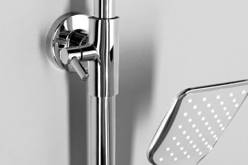 Zestaw prysznicowy z baterią chrom FACTOR FC960 Aqualine z bliska