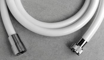 Wąż prysznicowy plastikowy 150 cm biały NOPEL 11078 Aqualine z bliska