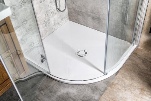 Brodzik prysznicowy półokrągły kompozytowy R55 100 x 90 cm biały lewy FLEXIA 91321 Polysan wizualizacja