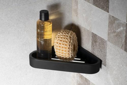 Półka narożna pod prysznic czarny mat SMART 328314 Gedy  aranżacja