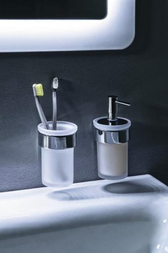 Dozownik do mydła chrom PIRENEI PI8113 Gedy zamontowane