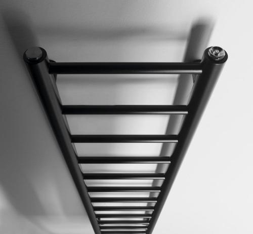 Grzejnik łazienkowy 300 x 1380 mm czarny mat DINA IR373B Sapho z góry