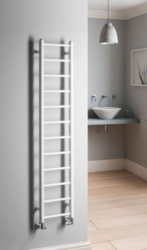 Grzejnik łazienkowy 300 x 1380 mm biały 278 W DINA IR363W Sapho na ścianie