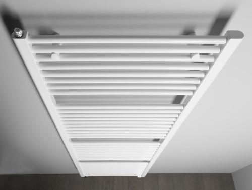 Grzejnik łazienkowy 750 x 1850 mm biały 1439 W DIRECT ILR87T Aqualine z góry