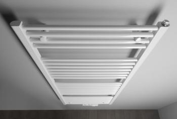 Grzejnik łazienkowy 450 x 1320 mm podłączenie środkowe biały 594 W DIRECT ELM34T Aqualine z góry