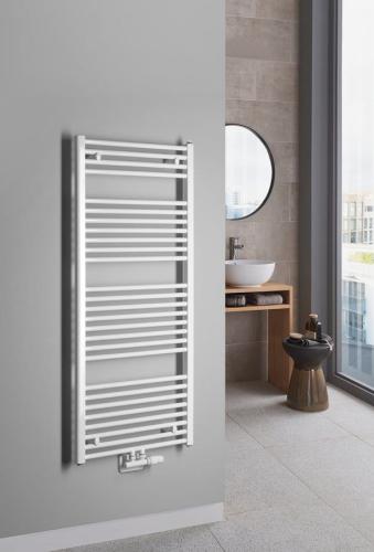 Grzejnik łazienkowy 600 x 1320 mm podłączenie środkowe biały 795 W DIRECT ELM36T Aqualine wizualizacja