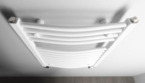 Grzejnik łazienkowy 500 x 640 mm biały 360 W ORBIT ILO65T Aqualine z góry