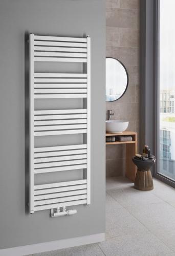 Grzejnik łazienkowy 500 x 1330 mm biały 611 W GRUNT 600.122.4 BRUCKNER na ścianie