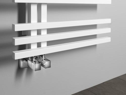 Grzejnik łazienkowy 600 x 1215 mm biały mat 623 W SOPHINA IR701W Sapho podłączenie