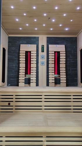 3-4 osobowa sauna na podczerwień KIRUNA 160 x 114,1 x 64,8 x 114,1 x 160 x 210 cm K50160 Sanotechnik promienniki