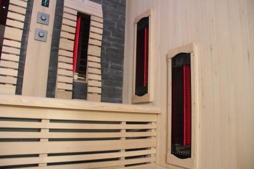 Sauna na podczerwień KIRUNA 160 x 114,1 x 64,8 x 114,1 x 160 x 210 cm K50160 Sanotechnik