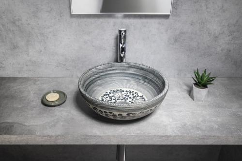 Umywalka nablatowa ceramiczna okrągła fi 41 cm PRIORI niebieska z wzorem PI036 Sapho wizualizacja