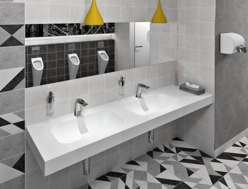 Umywalka podwójna lewa 220 x 50 cm EMICO wersja L Rockstone biała matowa EM220-B2L-L Sapho aranżacja