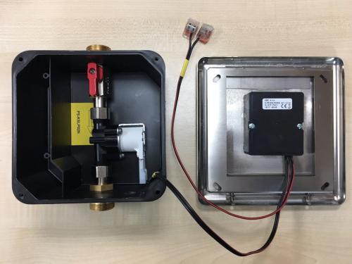 Elektroniczny mechanizm spłukujący do pisuaru 24 V DC stal nierdzewna PS002 Sapho środek