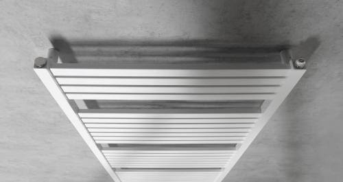 Grzejnik łazienkowy 600 x 1690 mm biały 930 W TONDI DT490T Aqualine z góry