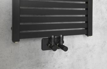 Grzejnik łazienkowy 450 x 1330 mm czarny mat 561 W TONDI DT476T Aqualine podłaczenie