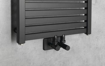 Grzejnik łazienkowy 450 x 970 mm czarny mat 415 W TONDI DT456T Aqualine podłączenie