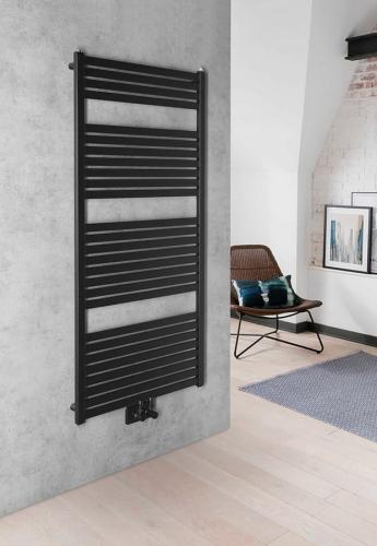 Grzejnik łazienkowy 600 x 1330 mm czarny mat 730 W TONDI DT486T Aqualine na ścianie