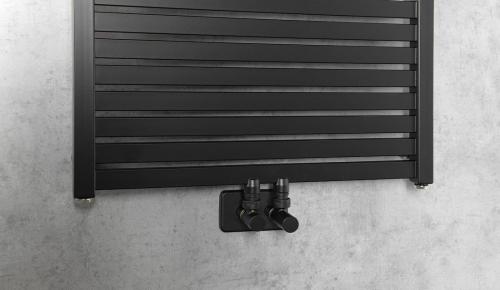 Grzejnik łazienkowy 600 x 1690 mm czarny mat 930 W TONDI DT496T Aqualine  podłączenie