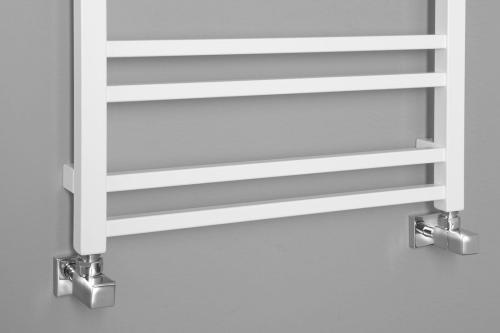 Grzejnik łazienkowy 500 x 1430 mm biały 476 W METRO DOS IR430T Sapho podłączenie