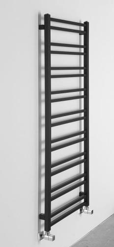 Grzejnik łazienkowy 550 x 1430 mm czarny mat 476 W METRO DOS IR430TB Sapho na ścianie