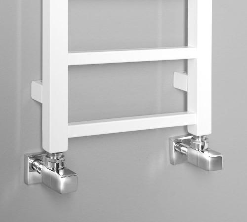 Grzejnik łazienkowy 300 x 1500 mm biały 276 W METRO LIGHT IR446T Sapho podłaczenie