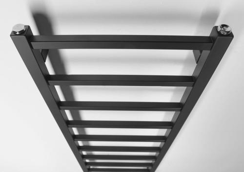 Grzejnik łazienkowy 400 x 1140 mm czarny mat 247 W METRO LIGHT IR445TB Sapho z góry