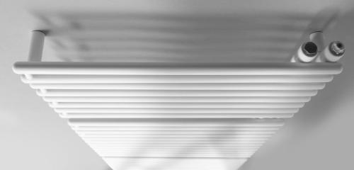 Grzejnik łazienkowy 596 x 1782 mm biały 1001 W TUBINI DC330T Aqualine z góry