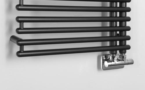 Grzejnik łazienkowy 496 x 1126 mm antracyt 529 W TUBINI DC305T Aqualine podłączenie