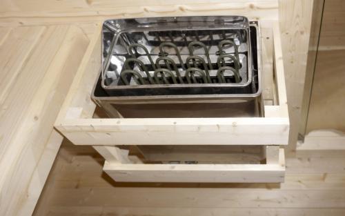 Sauna zewnętrzna ogrodowa 4 osobowa sucha Fińska świerk  VAASA F30310 Sanotechnik piec