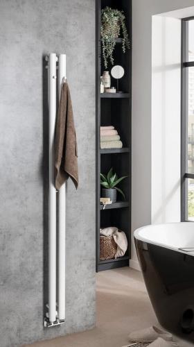 Grzejnik łazienkowy 122 x 1800 mm biały mat z wieszaczkami 330 W PILON IZ125T Sapho wizualizacja