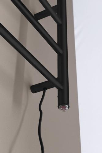 Łazienkowa suszarka elektryczna 500 x 900 mm czarny mat 75 W REDONDO ER220BV Sapho podłączenie