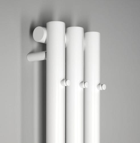 Grzejnik łazienkowy 196 x 1800 mm biały mat z wieszaczkami 464 W PILON IZ127T Sapho wieszaczki