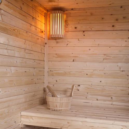 Sauna zewnętrzna ogrodowa 3 osobowa sucha Fińska HELSINKI F30150 Sanotechnik wnętrze