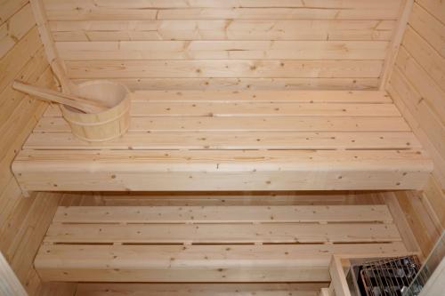 Sauna zewnętrzna ogrodowa 3 osobowa sucha Fińska HELSINKI F30150 Sanotechnik Ławki