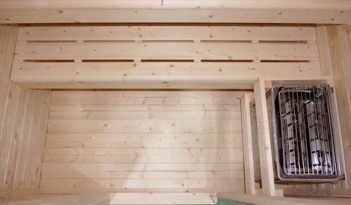 Sauna zewnętrzna ogrodowa 3 osobowa sucha Fińska HELSINKI F30150 Sanotechnik ławki i piec