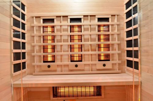 3 osobowa sauna na podczerwień OPEN J20150 promienniki tylne