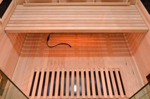 3 osobowa sauna na podczerwień OPEN - podłoga