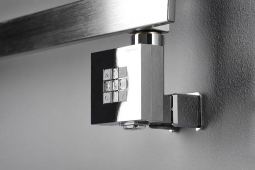 Grzałka elektryczna z termostatem z maskownicą kabla chrom KTX 200 W KTX-CW-200 Sapho z bliska