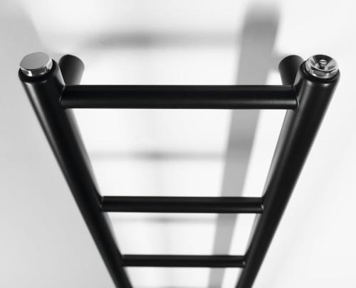 Grzejnik łazienkowy 250 x 1680 mm czarny mat DINA IR377TB Sapho z bliska