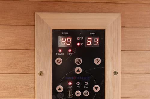 2 osobowa sauna na podczerwień SUPREME 120 x 120 x 190 cm SB80120 SANOTECHNIK Panel sterowania