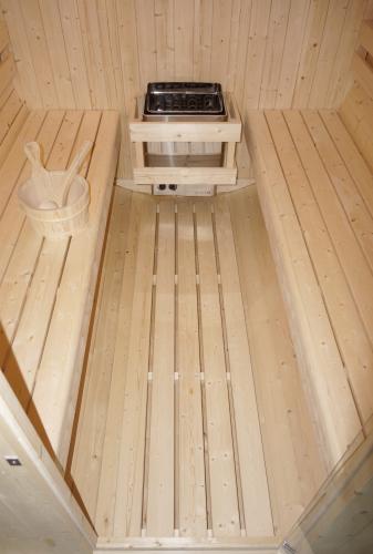 Sauna TROMSÖ XL F50220 Sanotechnik podłoga piec i ławki