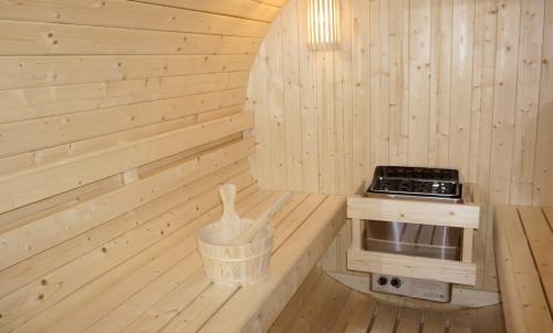 Sauna TROMSÖ XL F50220 Sanotechnik piec ławka chochla cebrzyk