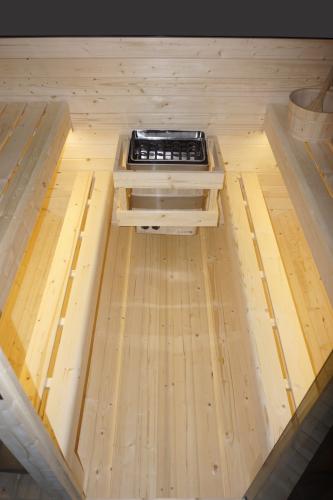 Sauna HANKO F60180 Sanotechnik piec podłoga ławki