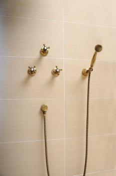 Zawór podtynkowy do zimnej wody brąz ANTEA 3056C Reitano aranżacja