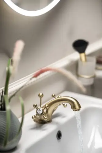 Bateria umywalkowa stojąca brąz ANTEA 3176 Reitano od boku