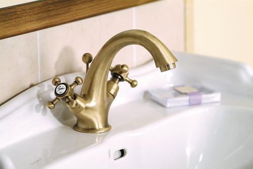 Bateria umywalkowa stojąca brąz ANTEA 3176 Reitano wizualizacja